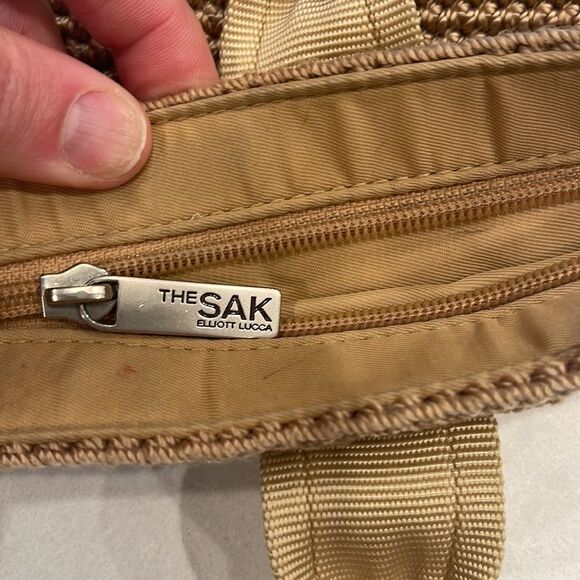 The Sak  Elliott Luca purse 2 zip, pen marks on inside, exterior purse spotless. - Picture 4 of 6